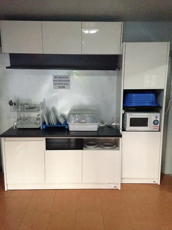 קו לנטה The Metallic Hostel  קו לנטה