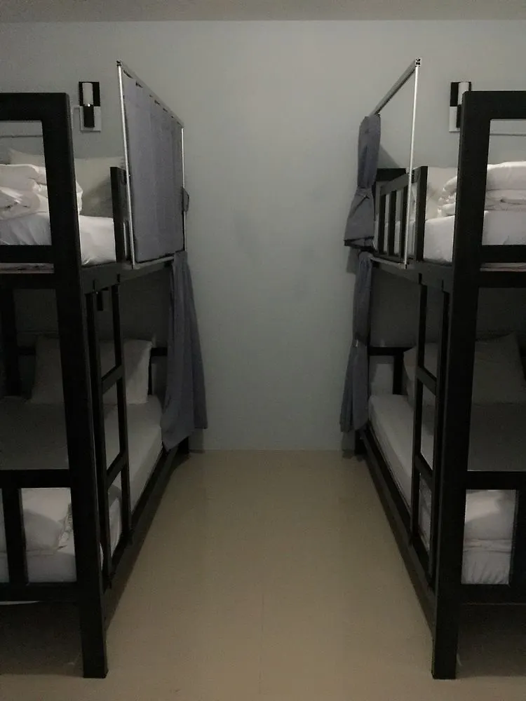 קו לנטה The Metallic Hostel תאילנד